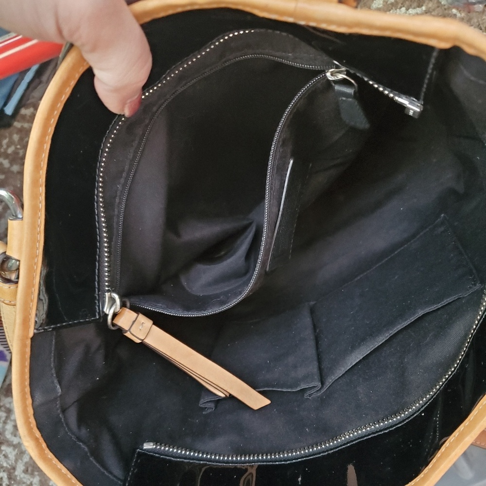Coach purse - Picture 3 of 4